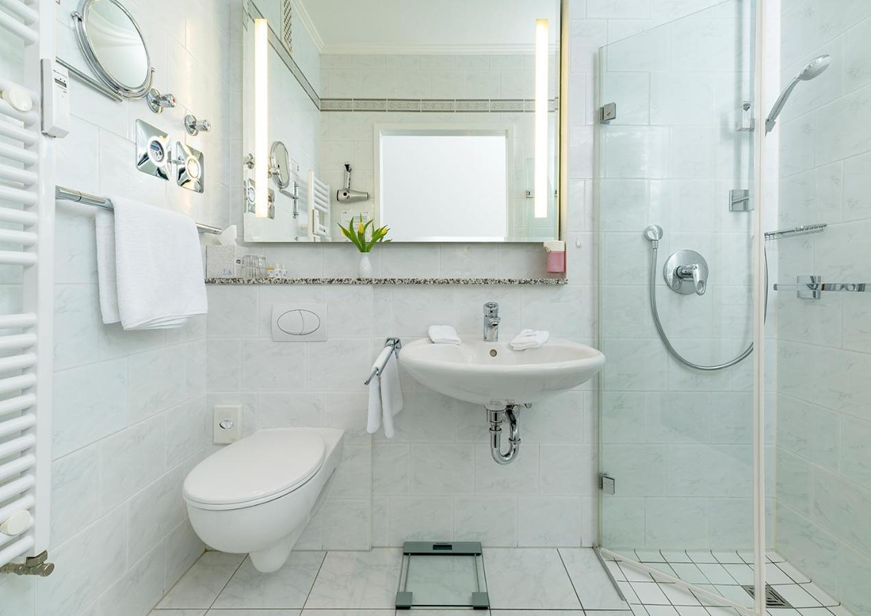 Отель Strandhotel Monbijou Gmbh Garni Вестерланд
