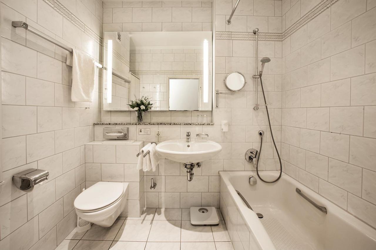 Отель Strandhotel Monbijou Gmbh Garni Вестерланд