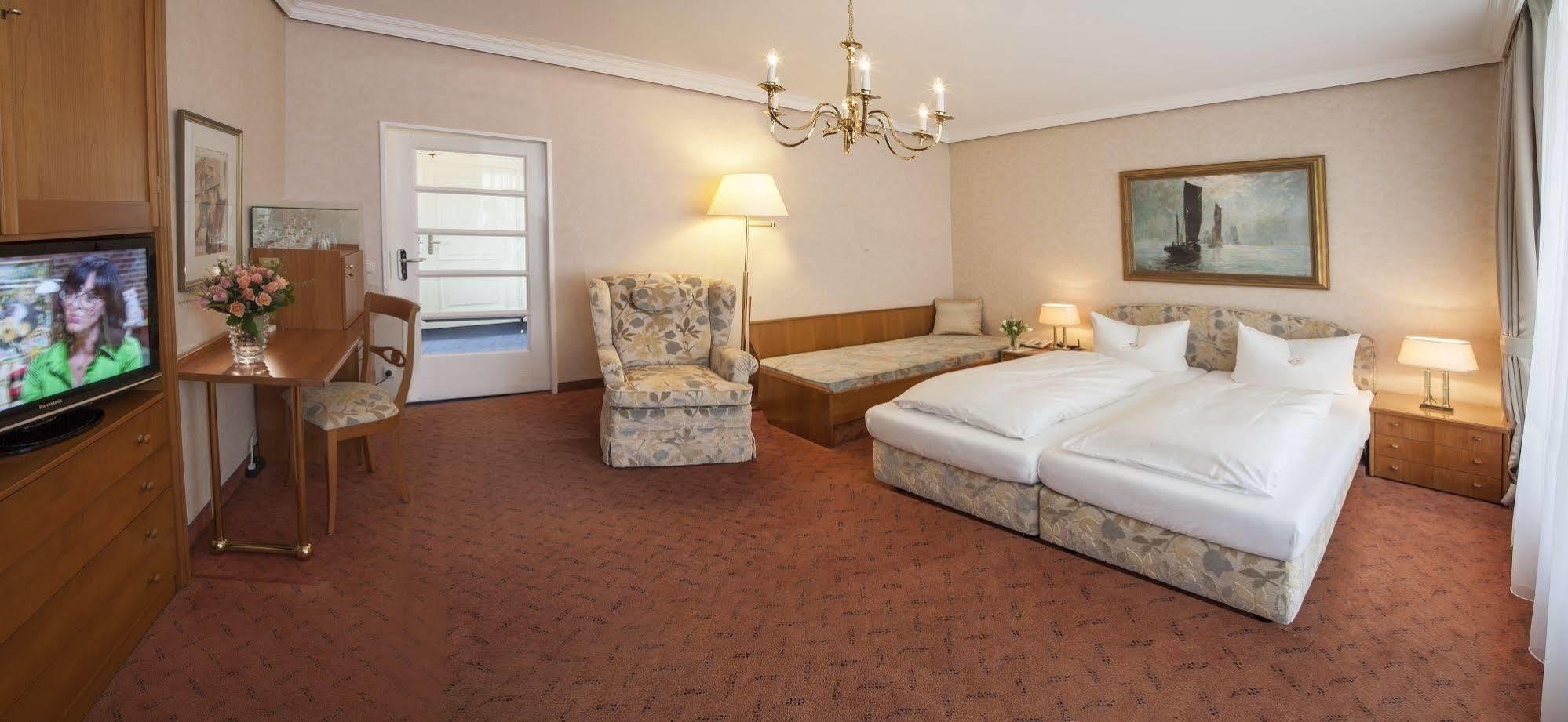 Strandhotel Monbijou Gmbh Garni Отель 4*