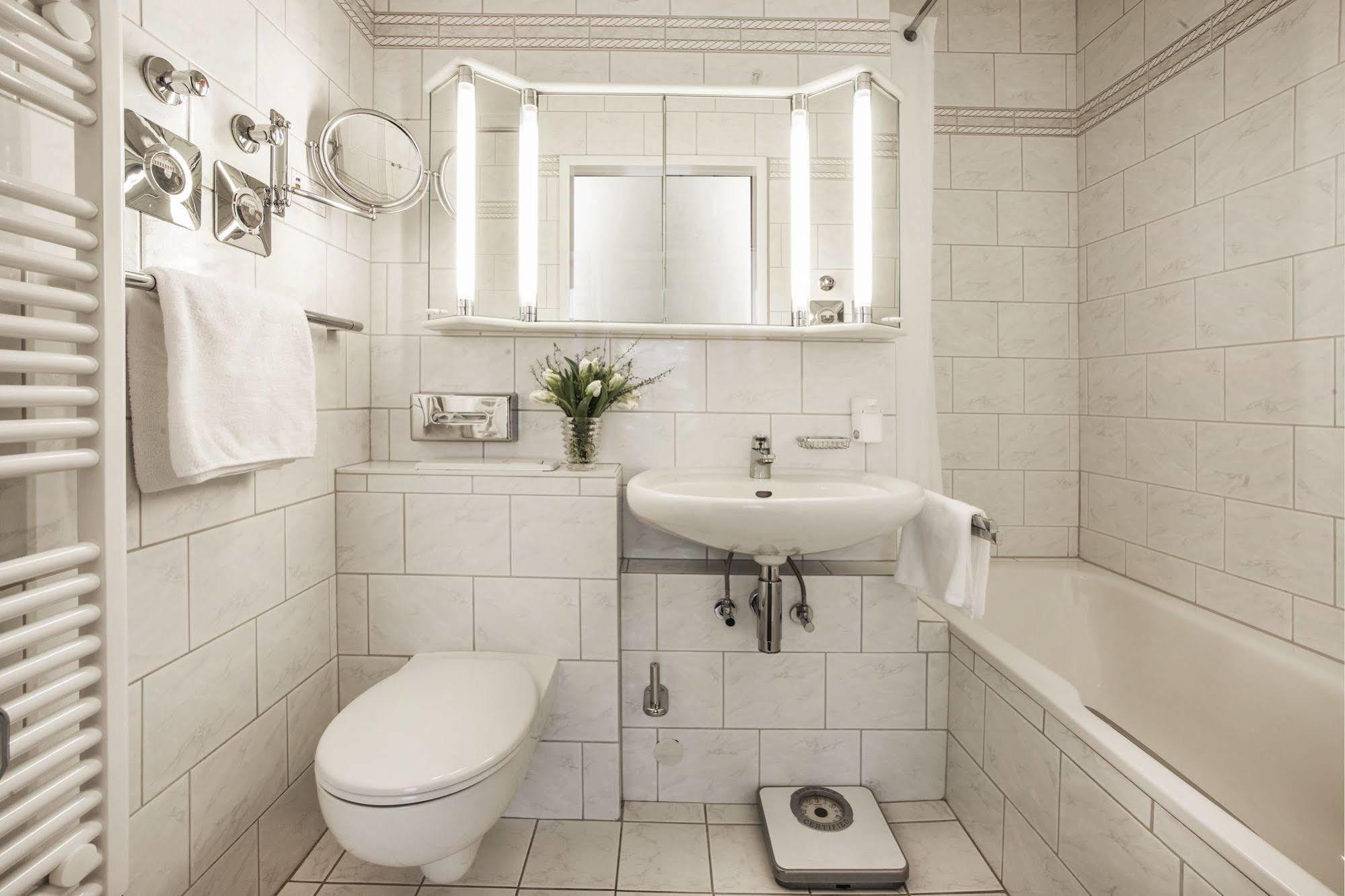 Strandhotel Monbijou Gmbh Garni 4* Вестерланд