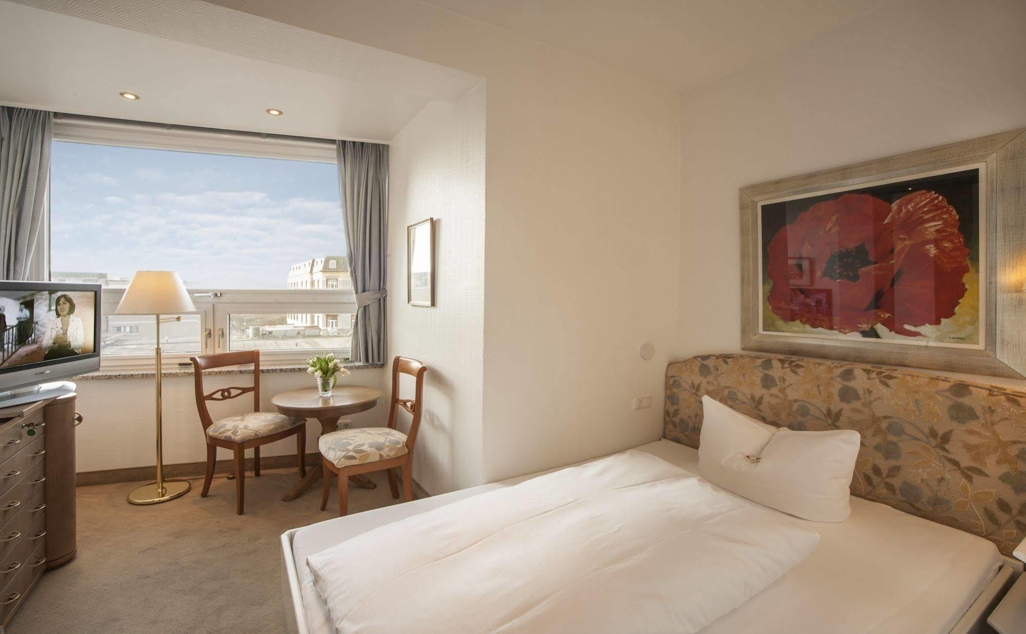 Strandhotel Monbijou Gmbh Garni 4* Вестерланд