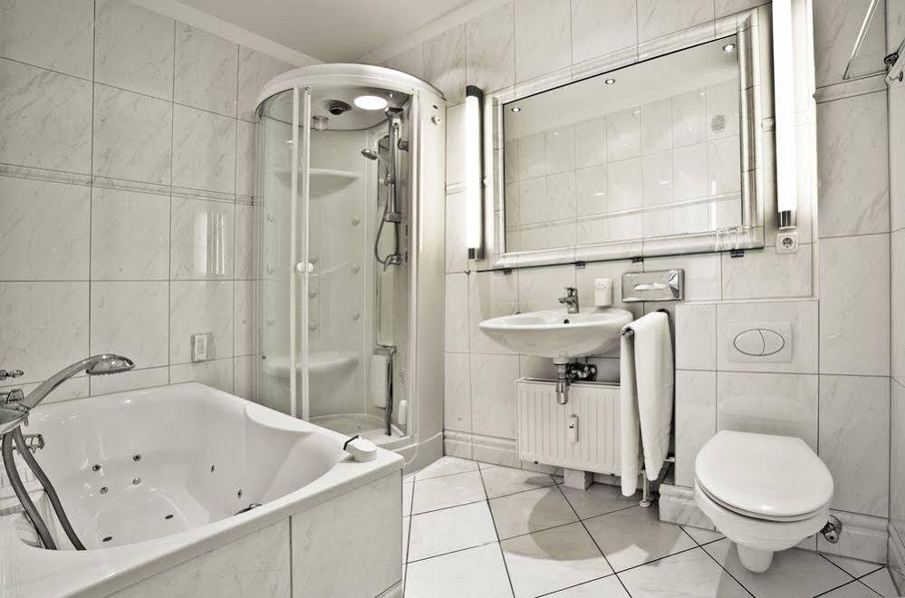 Strandhotel Monbijou Gmbh Garni Вестерланд